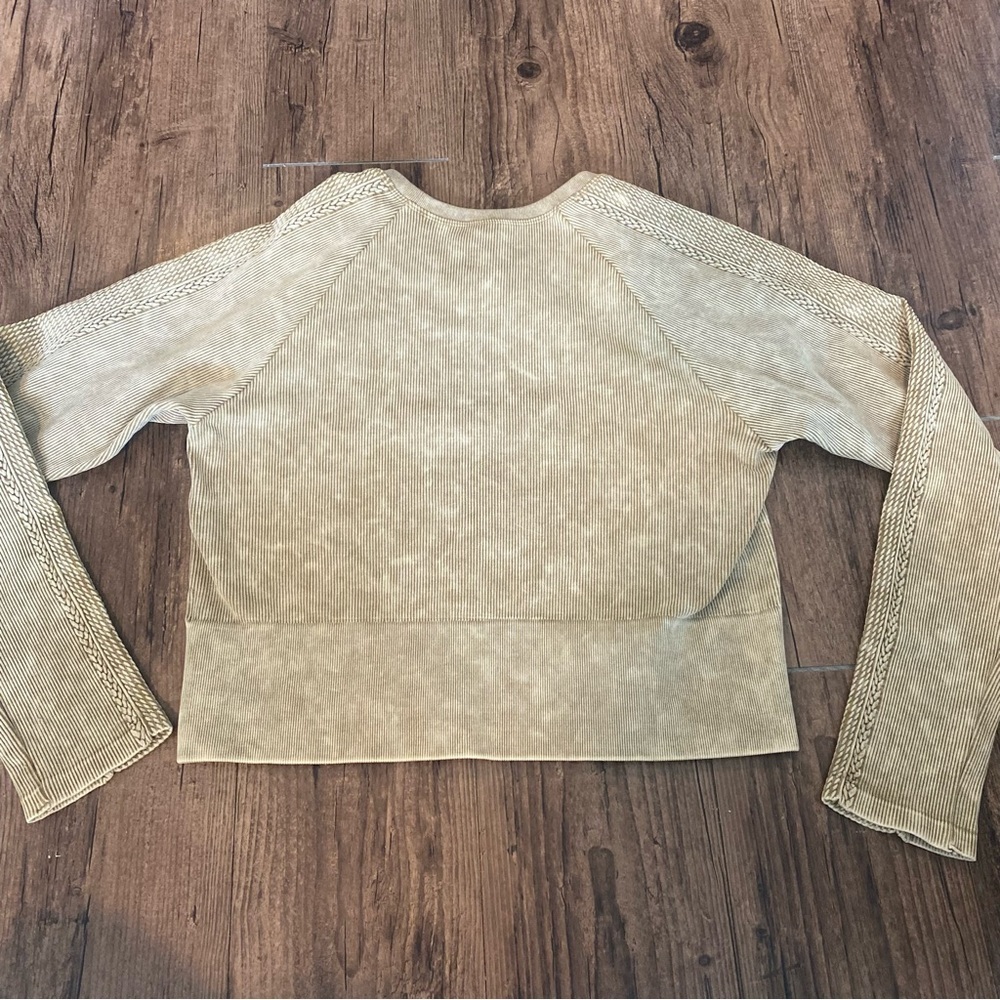 Offline by aerie Ribbed Long Sleeve Crop Top XL - Picture 3 of 6